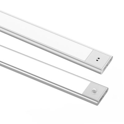 Dài cáp 1500mm Bên dưới bảng điều khiển ánh sáng tủ với cảm biến chuyển động PIR và được cung cấp bởi nguồn cắm